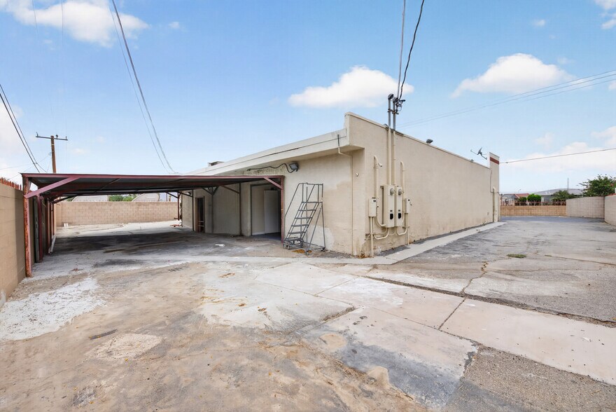 More Photos Of 17100 Indian Canyon Dr, North Palm Springs Office For Sale