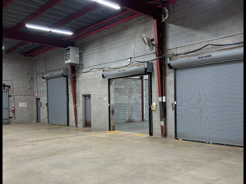 More Photos Of 1904 New Hope Church Rd, Raleigh Flex For Lease