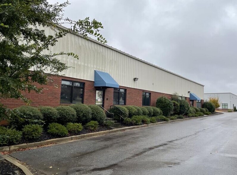 More Photos Of 615 McGee Rd, Anderson Showroom For Lease