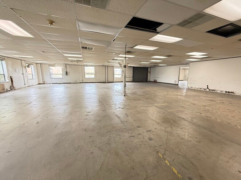 More Photos Of 1606 Headway Cir, Austin Light Manufacturing For Lease