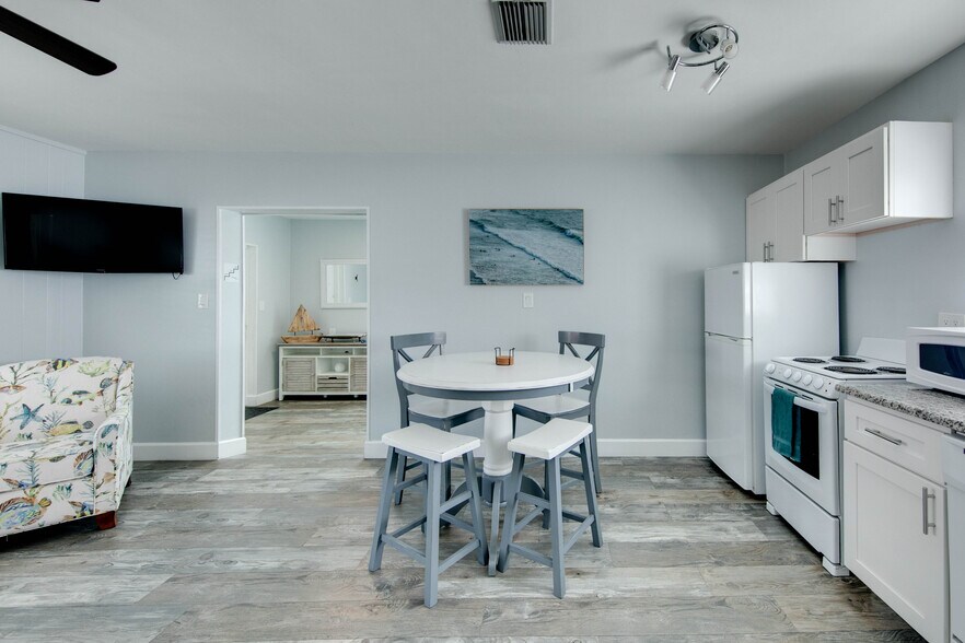 More Photos Of 12321 Gulf Blvd, Treasure Island Hospitality For Sale