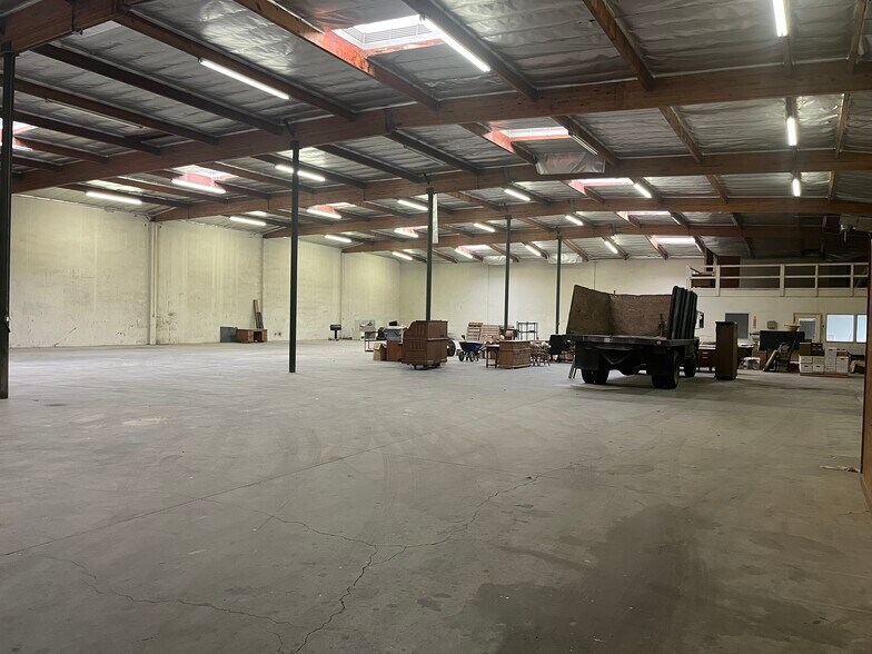 More Photos Of 440 E Walnut Ave, Fullerton Warehouse For Lease