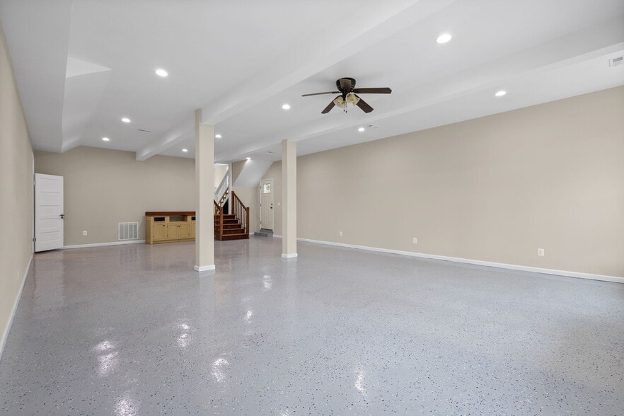 More Photos Of 8519 Chestnut Ave, Bowie Storefront For Sale