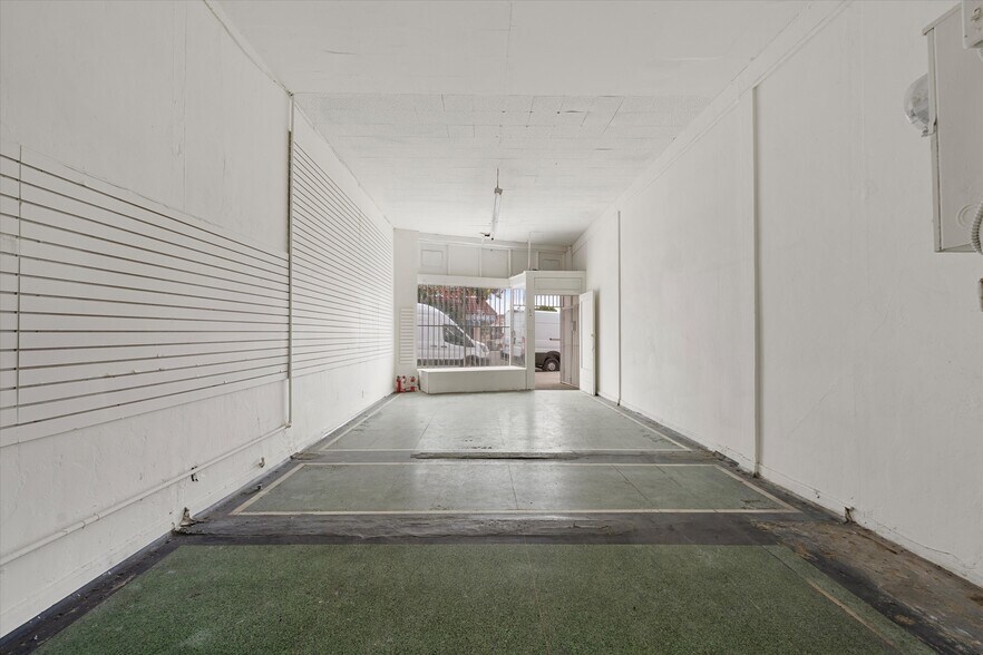 More Photos Of 10523 Long Beach Blvd, South Gate Storefront For Sale