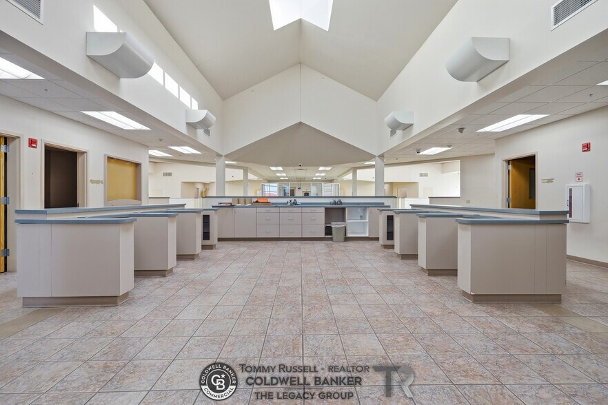 More Photos Of 733 Landmark Dr, Casper Medical For Sale