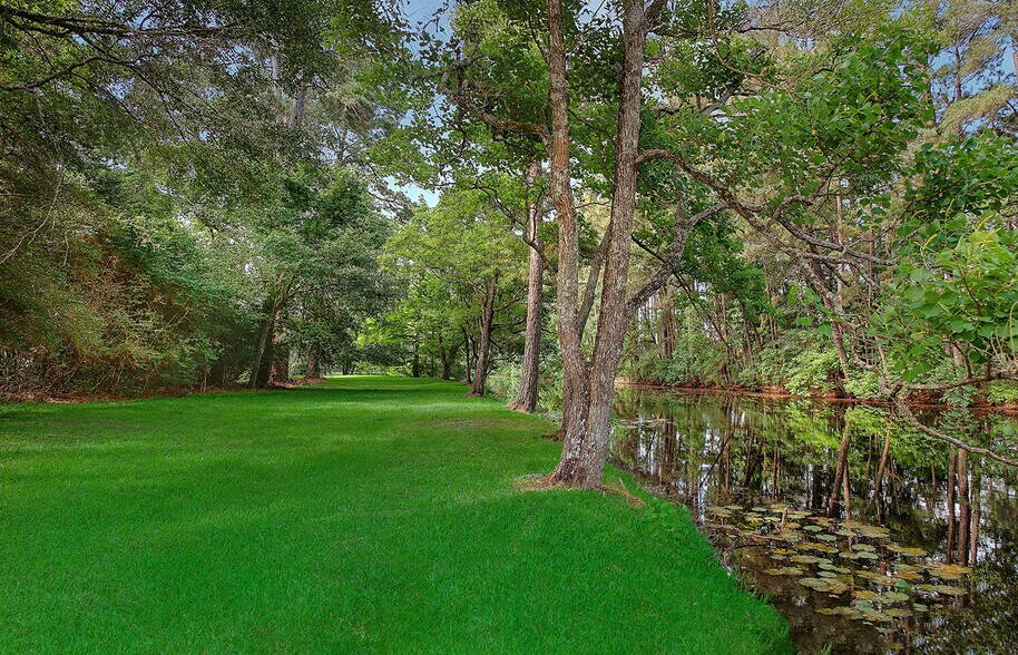 More Photos Of 15598 Bedford Ln, Conroe Specialty For Sale