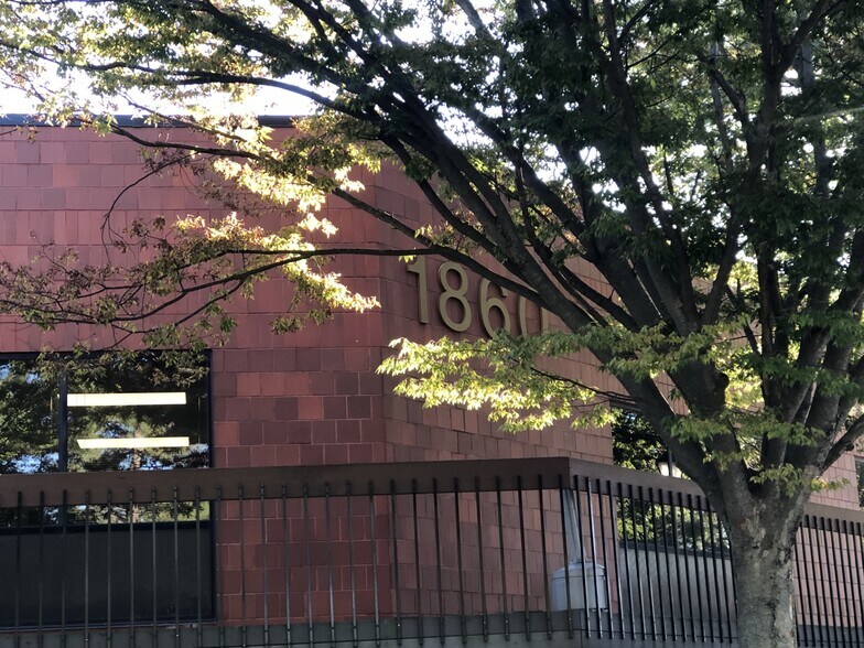 More Photos Of 1860 Charter Ln, Lancaster Office For Lease