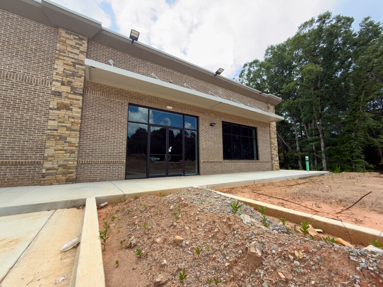 More Photos Of 6477 McEver Rd, Flowery Branch Restaurant For Lease