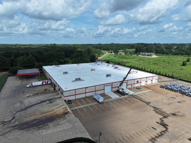More Photos Of 190 NW Industrial Pky, Jackson Manufacturing For Sale