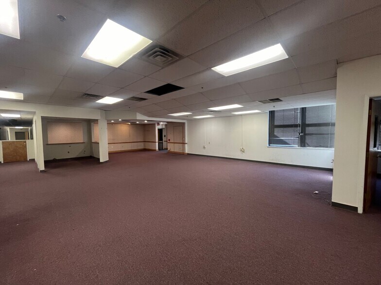 More Photos Of 1200-1298 Veterans Hwy, Bristol Office For Lease