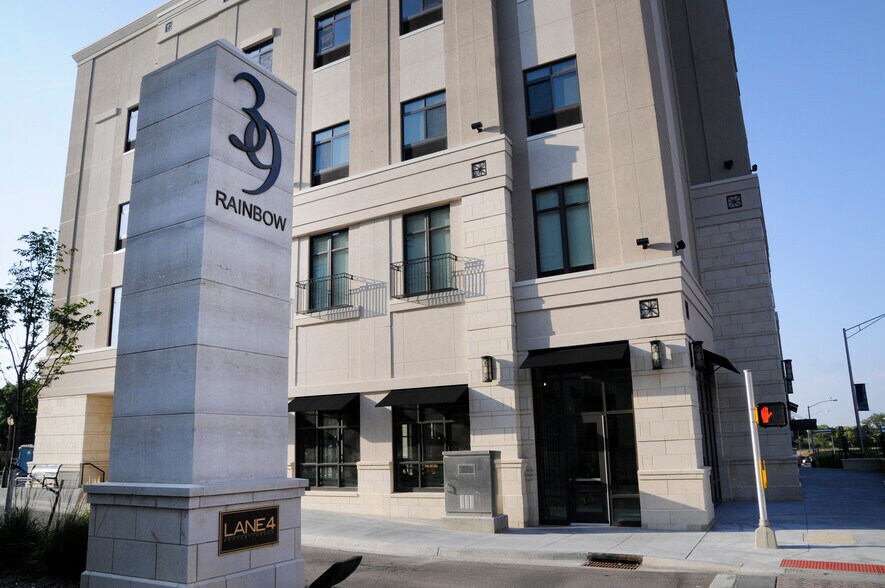 More Photos Of 3900-3928 Rainbow Blvd, Kansas City Medical For Lease