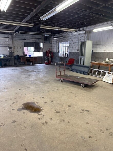 More Photos Of 1537 Bridge St, New Cumberland Auto Dealership For Lease