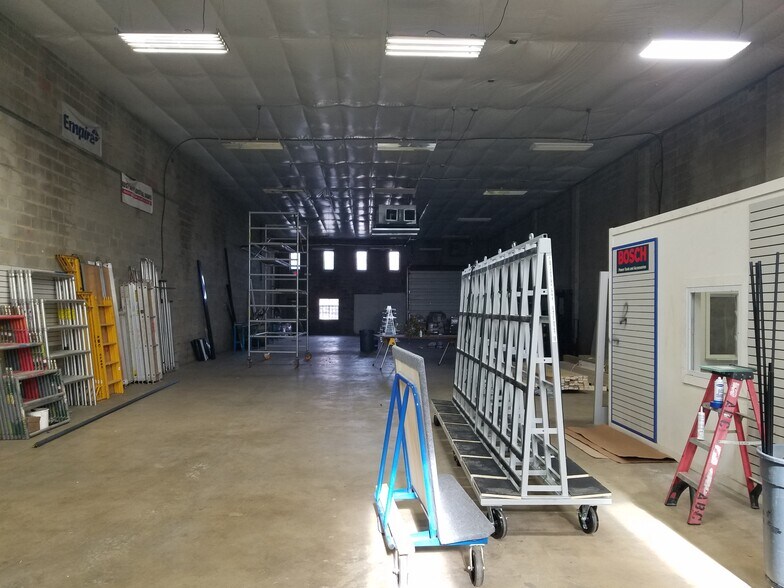 More Photos Of 8395 Euclid Ave, Manassas Park Warehouse For Lease