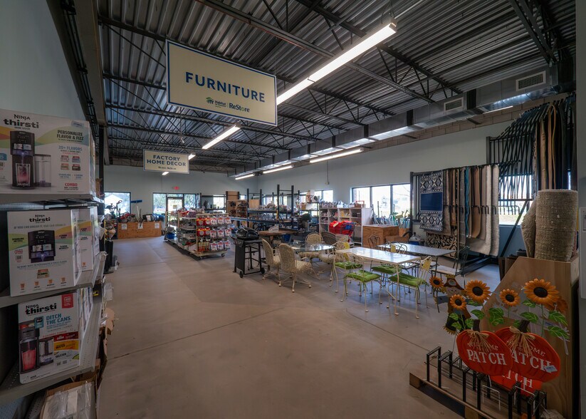 More Photos Of 2555 Bethel Rd, Columbus Freestanding For Lease