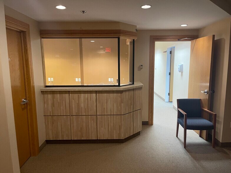 More Photos Of 299 Carew St, Springfield Medical For Sale