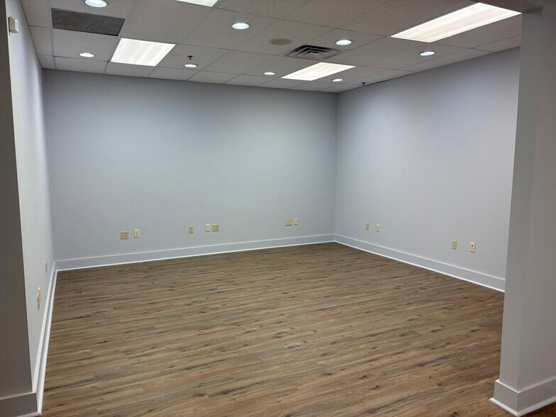 More Photos Of 913 Ridgebrook Rd, Sparks Medical For Sale