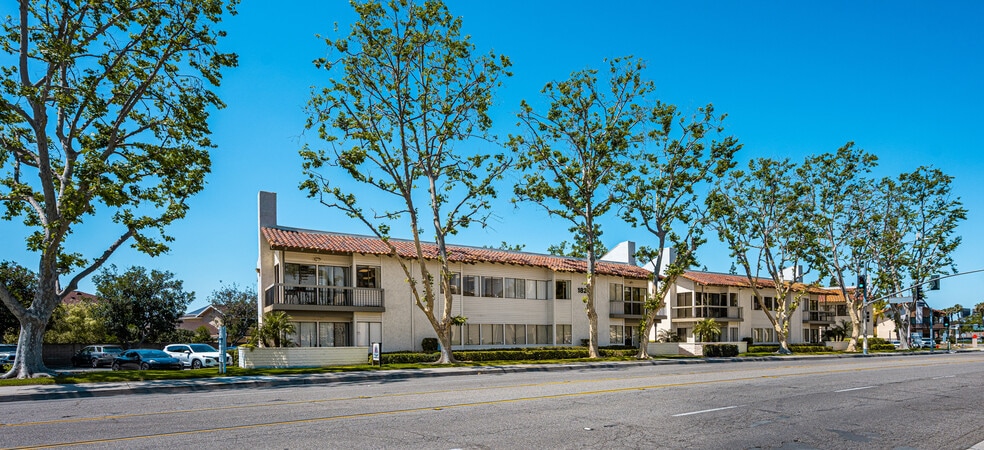 More Photos Of 1820 W Orangewood Ave, Orange Office For Lease
