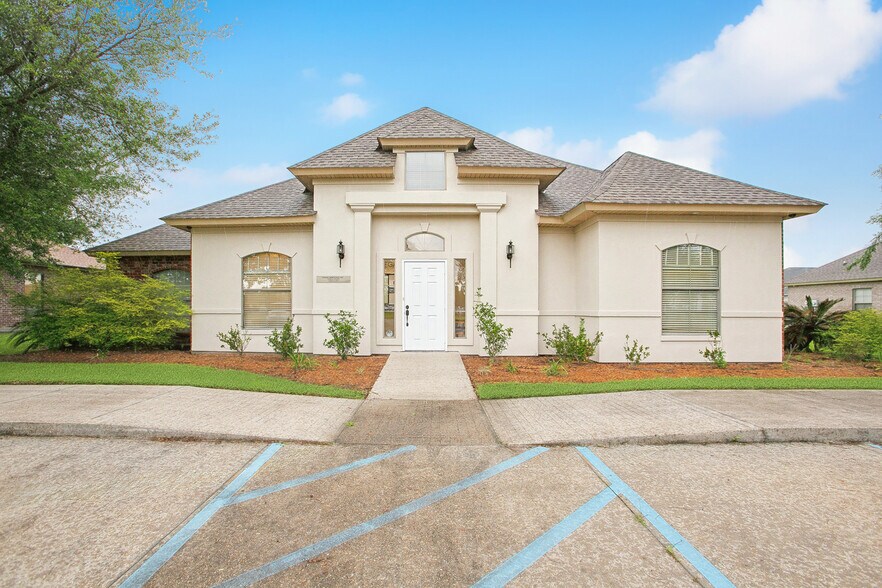 Primary Photo Of 568 Belle Terre Blvd, La Place Office For Sale