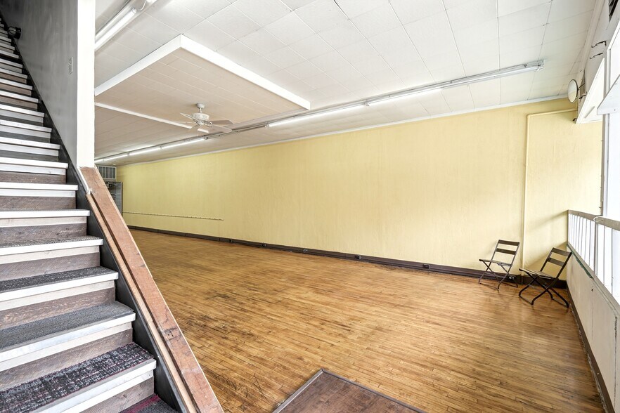 More Photos Of 106 N Orange St, Albion Storefront For Sale