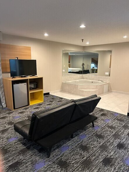 More Photos Of 789 E Milltown Rd, Wooster Hotel For Sale