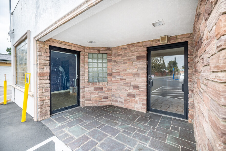 More Photos Of 7540-7544 Balboa Blvd, Van Nuys Unknown For Lease