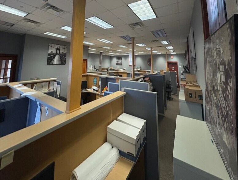 More Photos Of 91 Toledo St, Farmingdale Warehouse For Sale