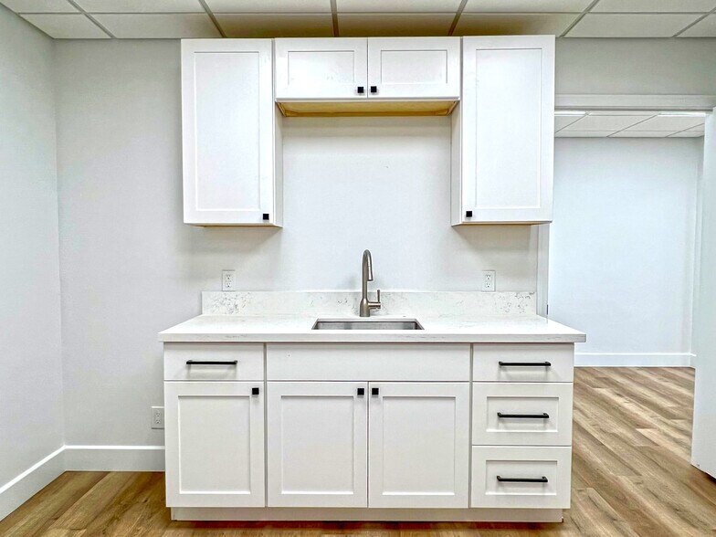 More Photos Of 1035 State St, Santa Barbara Loft Creative Space For Lease