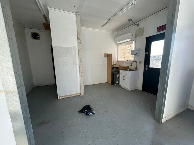 More Photos Of 1322 South 8th Ave, Pasco Distribution For Lease