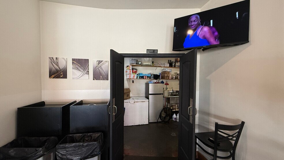 More Photos Of 120 Main St, Charleston Restaurant For Lease