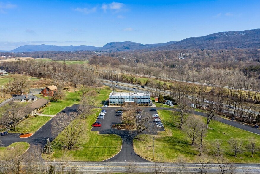 More Photos Of 70 Pleasant Hill Rd, New Windsor Township Office For Sale