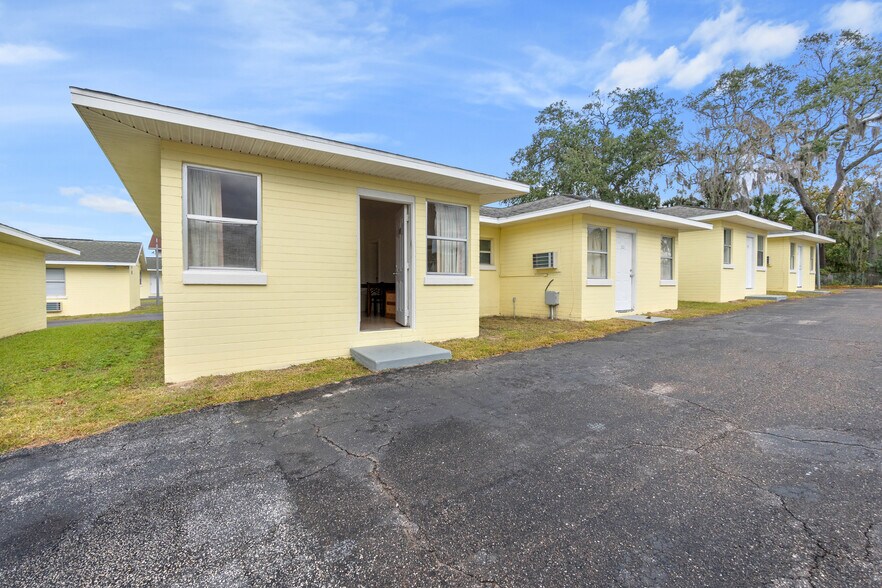 More Photos Of 801 Ridgewood Ave, Holly Hill Hotel For Sale