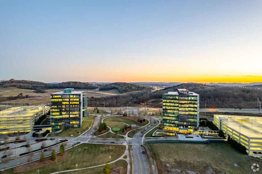 More Photos Of 6700 Tower Cir, Franklin Office For Lease