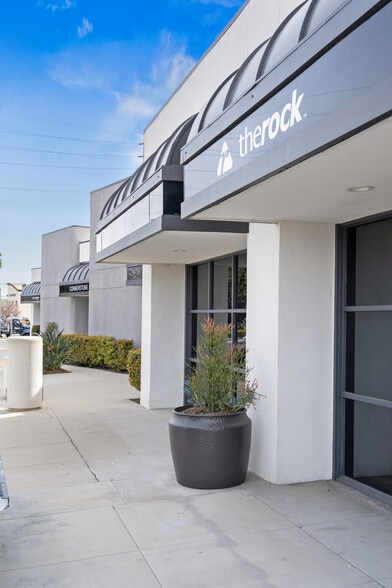 More Photos Of 268 N Lincoln Ave, Corona Unknown For Lease