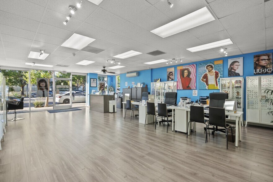 More Photos Of 516 W Lancaster Blvd, Lancaster Freestanding For Lease