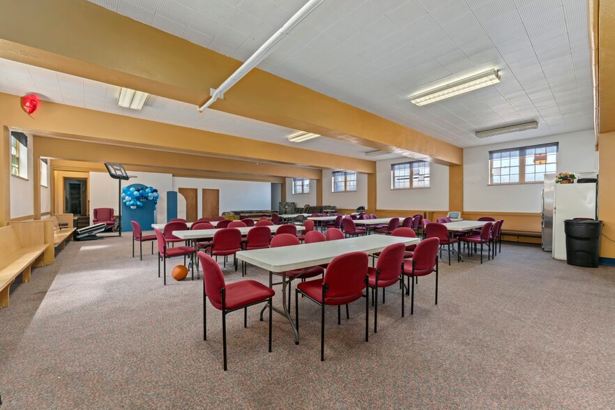 More Photos Of 999 S Colorado Blvd, Denver Religious Facility For Lease