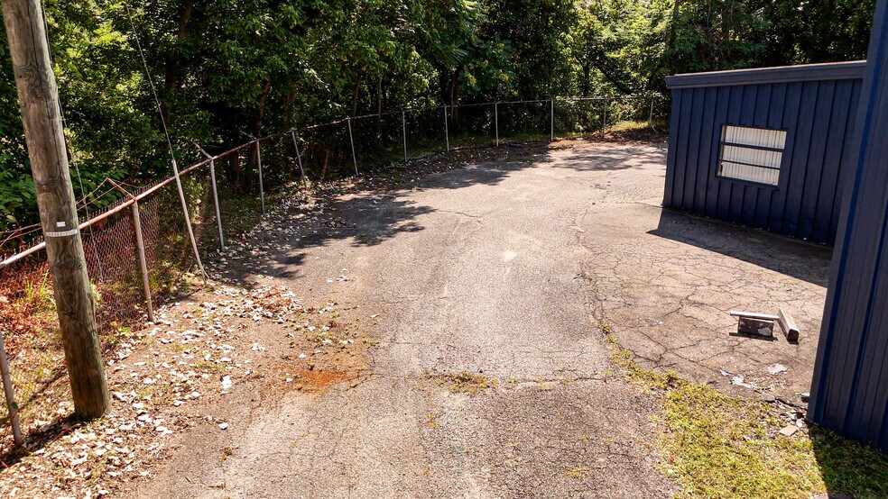 More Photos Of 1702 Wheeling Ave, Glen Dale Manufacturing For Sale