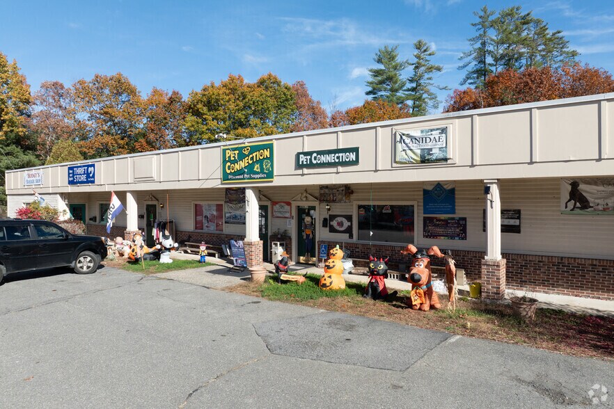 Primary Photo Of 585 Calef Hwy, Barrington Freestanding For Lease