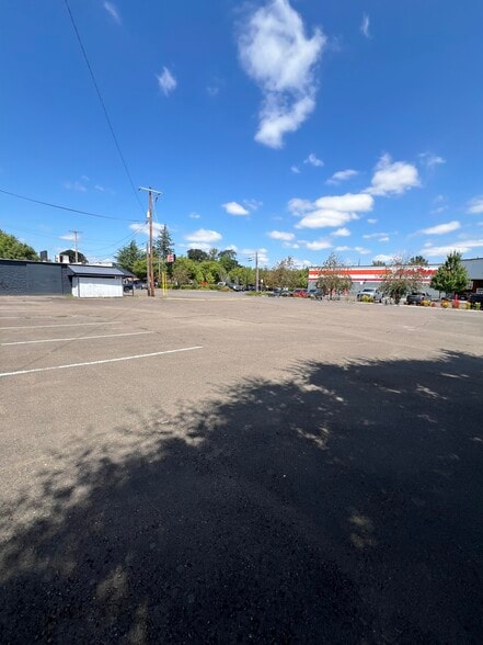 More Photos Of 1350 Pacific Blvd SE, Albany Freestanding For Sale