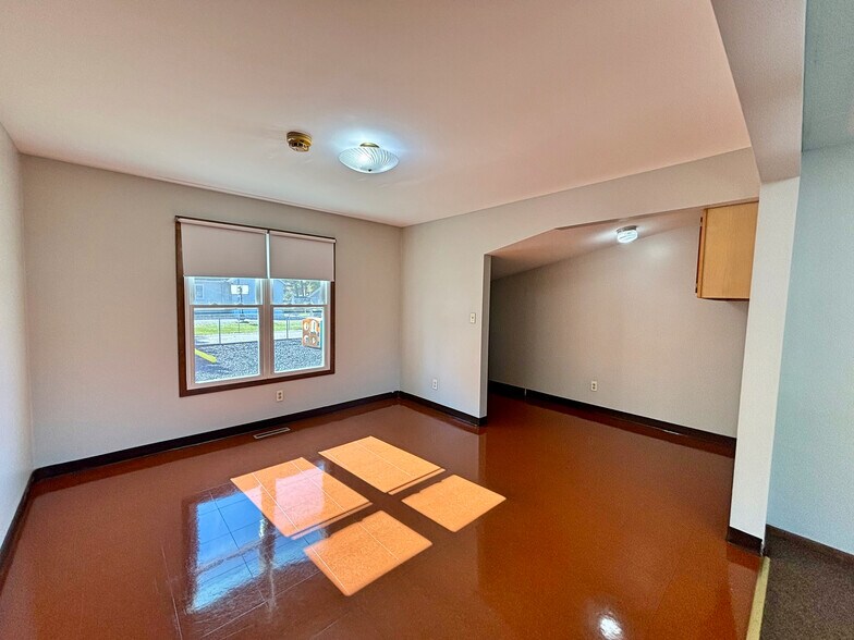 More Photos Of 405 W Division St, Coal City Medical For Sale