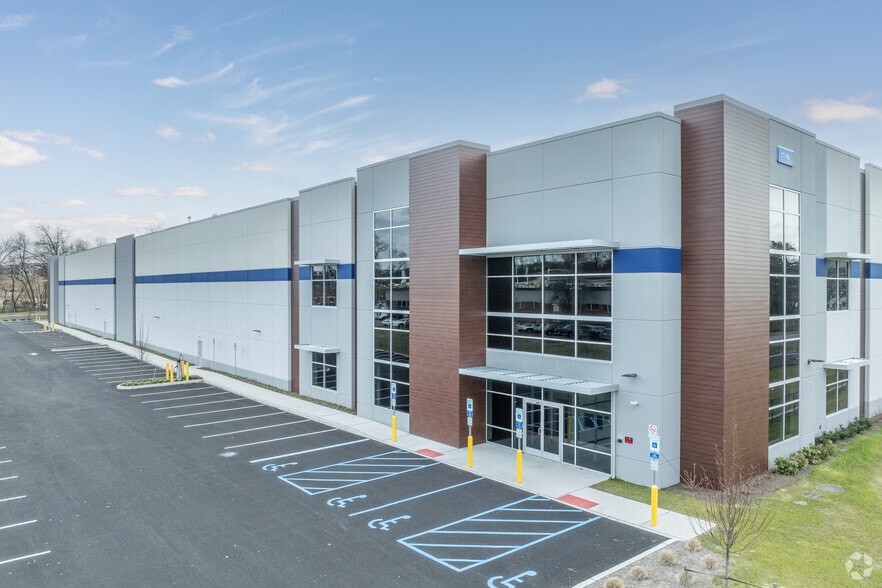 Primary Photo Of 17-02 Nevins Rd, Fair Lawn Warehouse For Lease