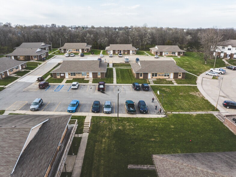 Primary Photo Of 515 E 7th St, Maryville Apartments For Sale