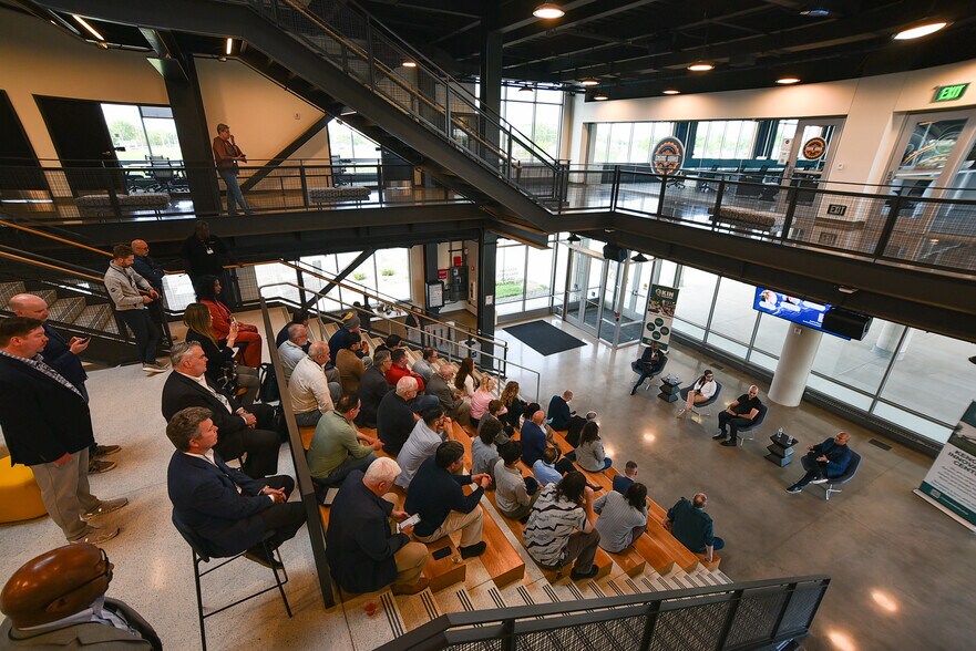 More Photos Of 5522 26th Ave, Kenosha Loft Creative Space For Lease