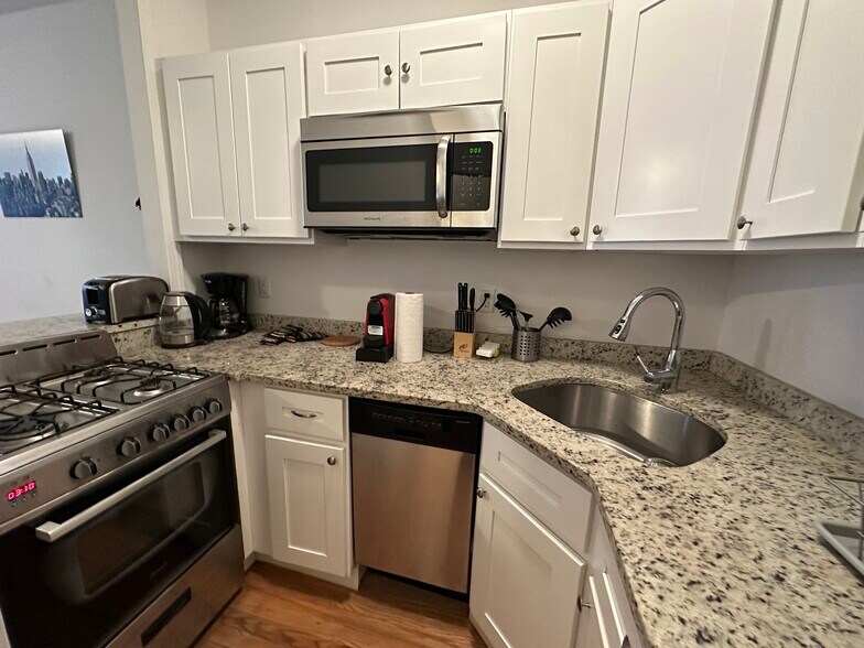 More Photos Of 450 1st St, Hoboken Apartments For Lease