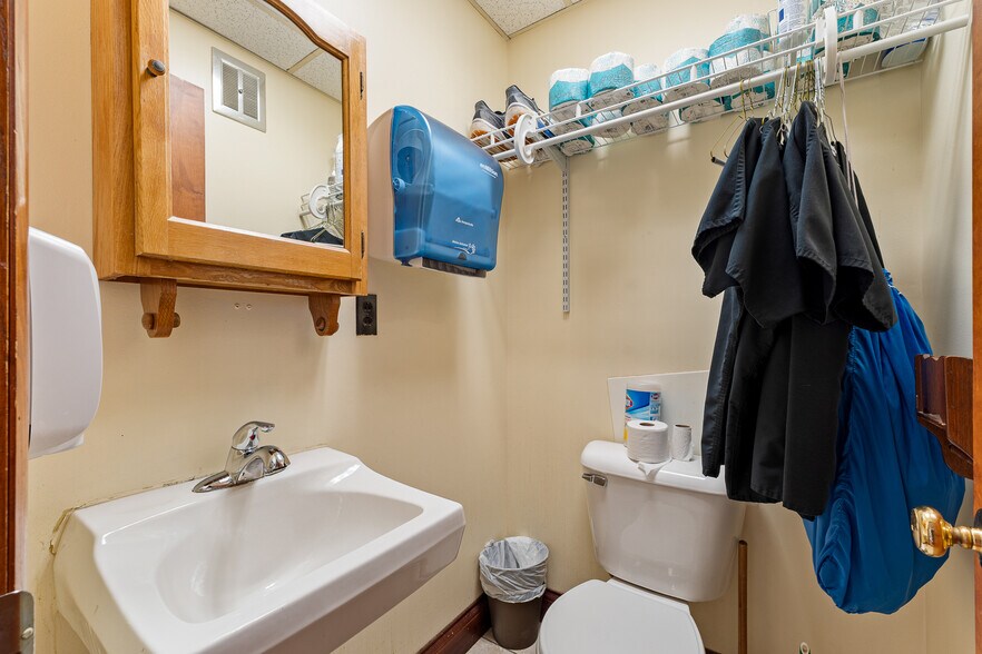 More Photos Of 5555 Us-60 E, Huntington Office For Sale