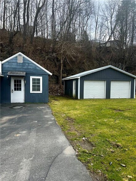 Primary Photo Of 1016 State Route 13, Cortland Flex For Sale