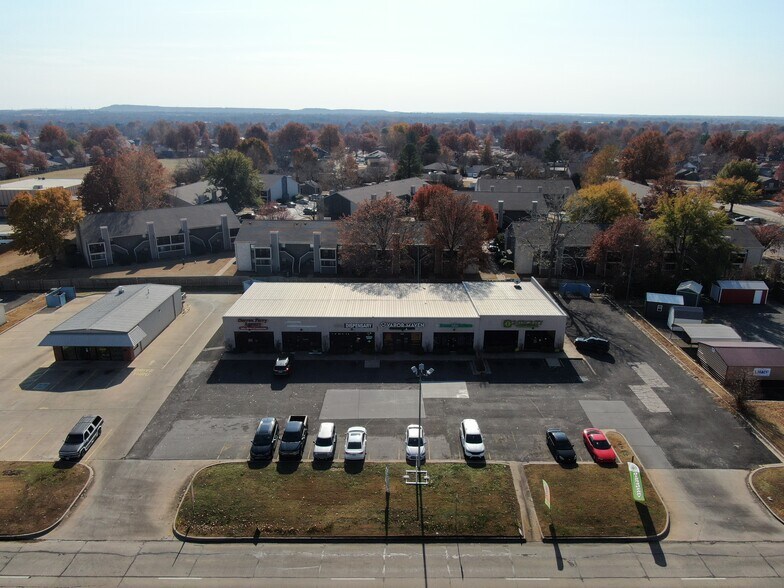 More Photos Of 3405-3423 N Chandler Rd, Muskogee Freestanding For Lease