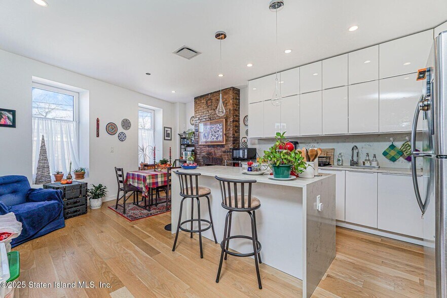 More Photos Of 664 Bay St, Staten Island Office For Sale