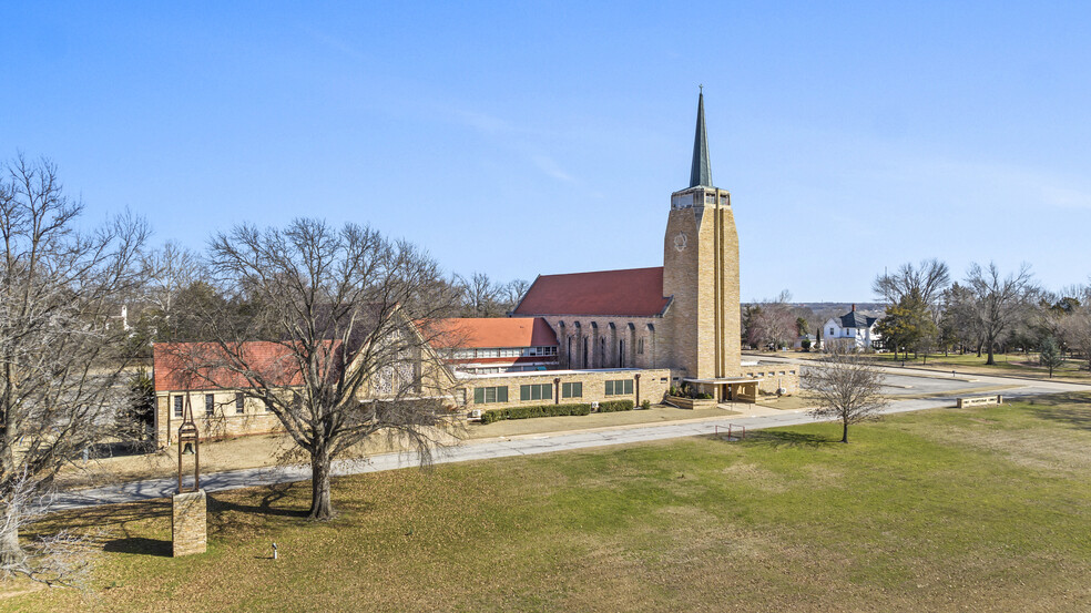 Primary Photo Of 1505 E Grand Ave, Ponca City Religious Facility For Sale