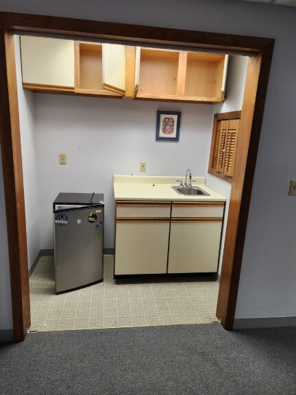 More Photos Of 3 Robinson Rd, Bow Light Distribution For Lease