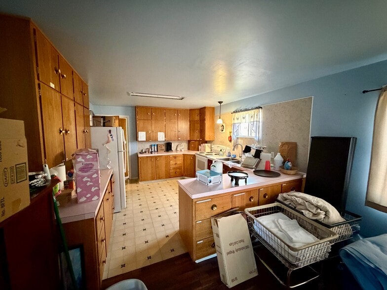 More Photos Of 210 N Main St, Deer Lodge Hotel For Sale